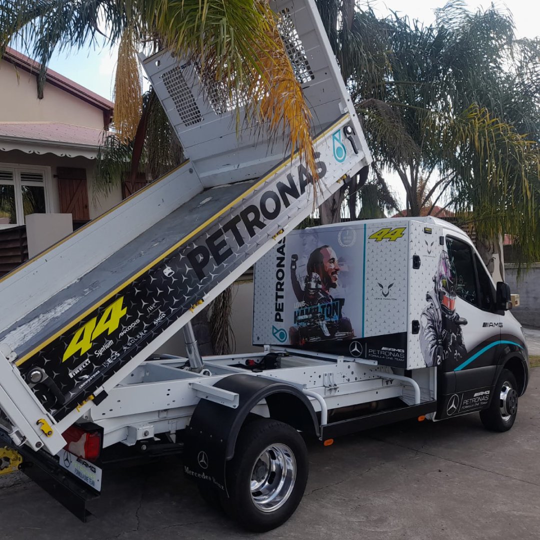 Total Covering Mercesdes Sprinter Locrea Designer